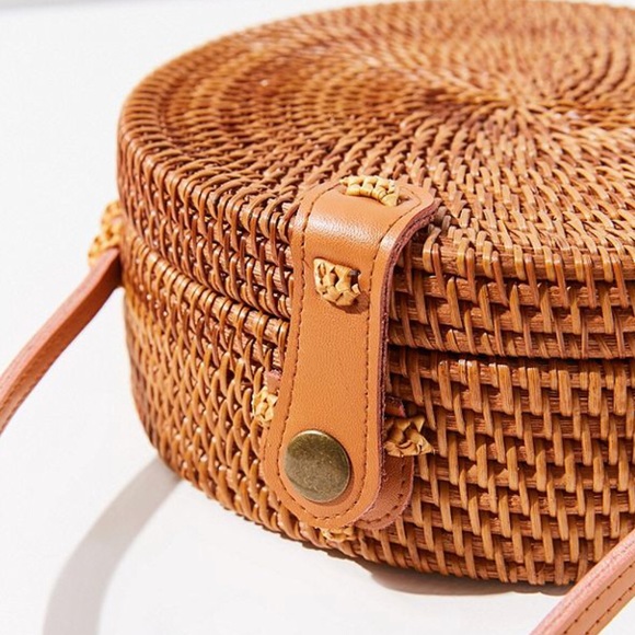 Circle Straw Crossbody - Picture 3 of 6